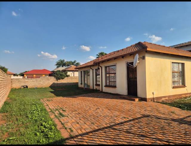 3 BEDROOM HOUSE FOR SALE IN THE ORCHARDS